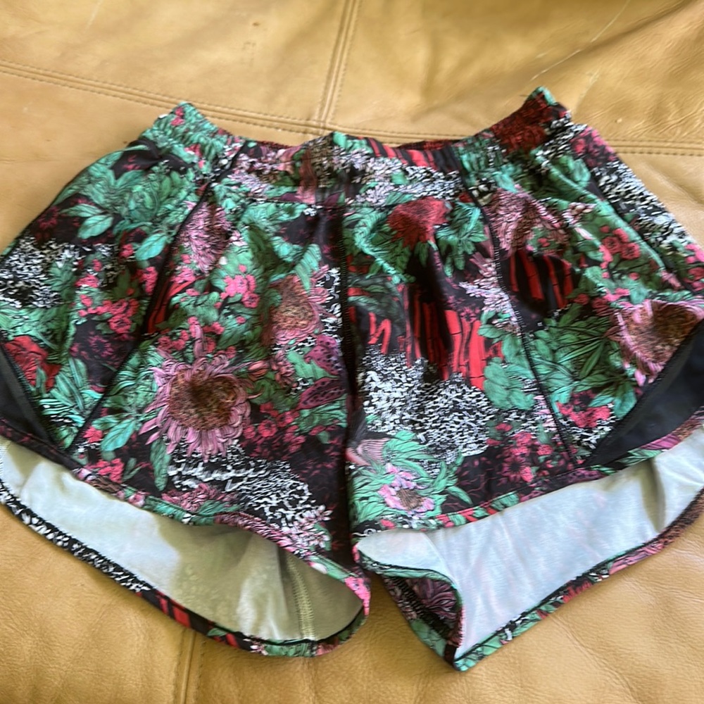 Lululemon hotty hot shorts 4 inch tall